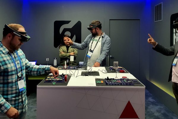 “Microsoft Introduces HoloLens Mixed Reality To The Job Site” – VR Scout