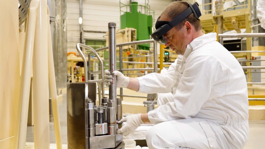 Paks Nuclear Power Plant: AR Work Instructions with Manifest®